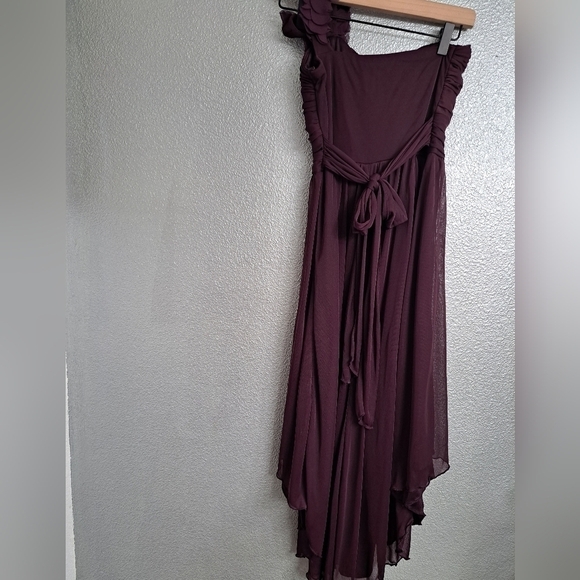 DB Studio One Flowered Shoulder With Sweetheart Neckline. Size M (8-10) - Picture 4 of 5